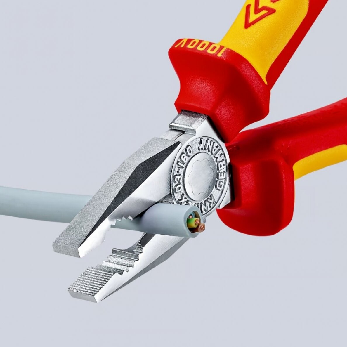 Kombinuotos replės elektrikui 180mm (1000V) KNIPEX 4 Kombinuotos replės elektrikui 180mm (1000V) KNIPEX 4