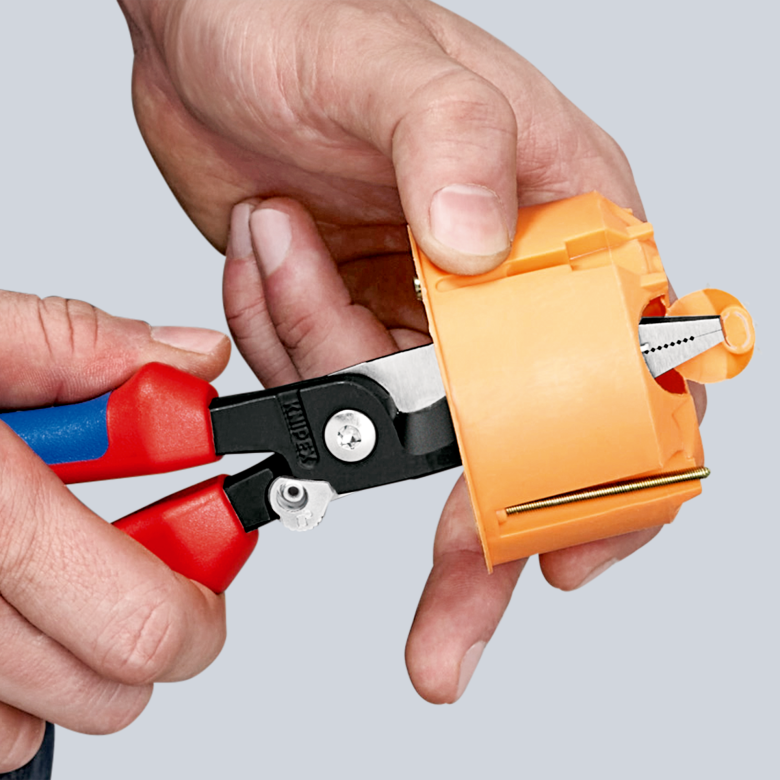 Replės elektros instaliacijos darbams 200mm KNIPEX 7 Replės elektros instaliacijos darbams 200mm KNIPEX 7